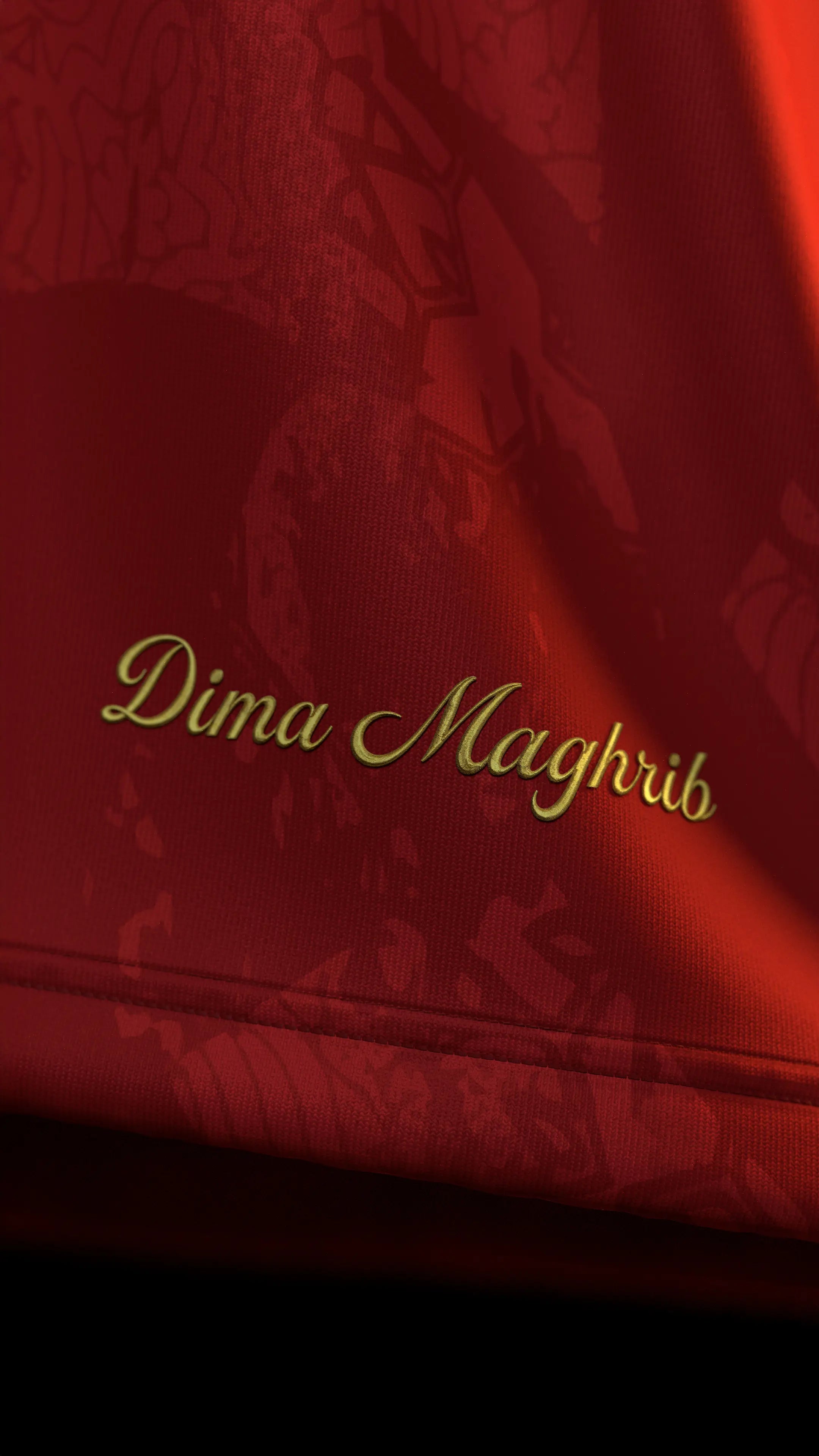 dima maghrib sur maillot du Maroc rouge