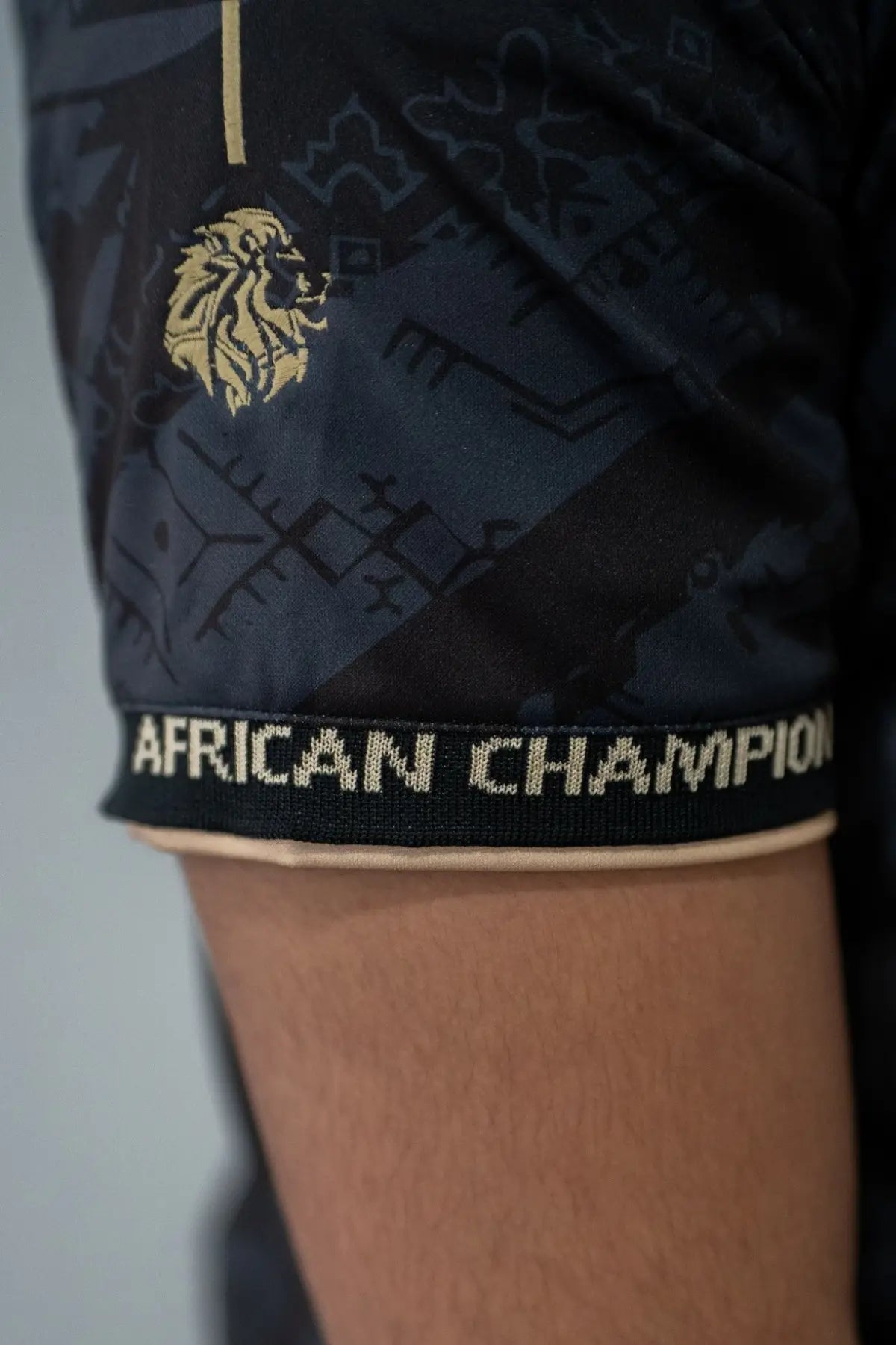 Signature du maillot de l'Algérie noir 2026